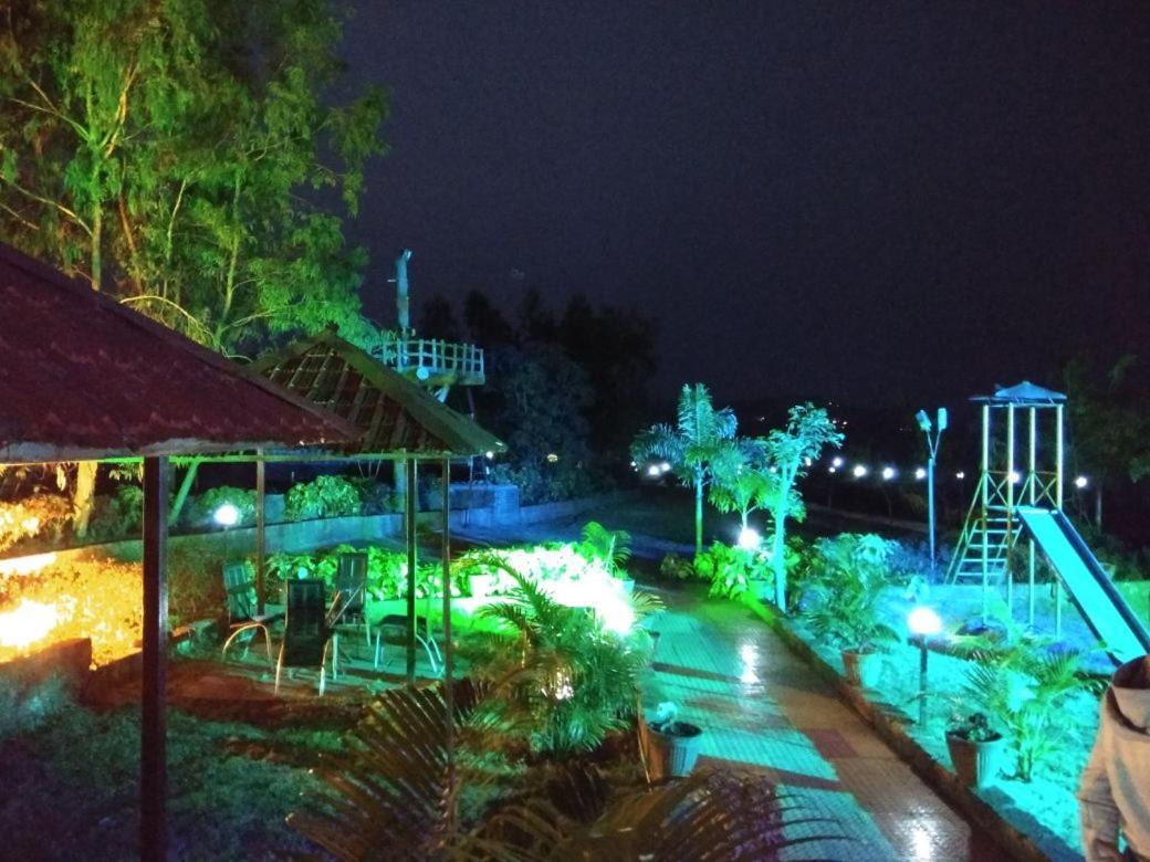Yogadaa Royal Resort Mahābaleshwar Buitenkant foto